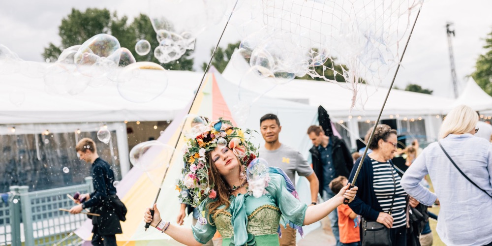 henley-festival-flower-girl