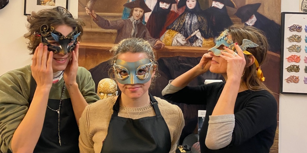 mask-making-guidecca-venice-city-break-teens