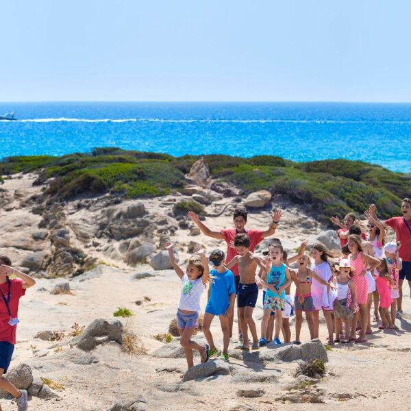 children-playing-on-holiday-in-sardinia
