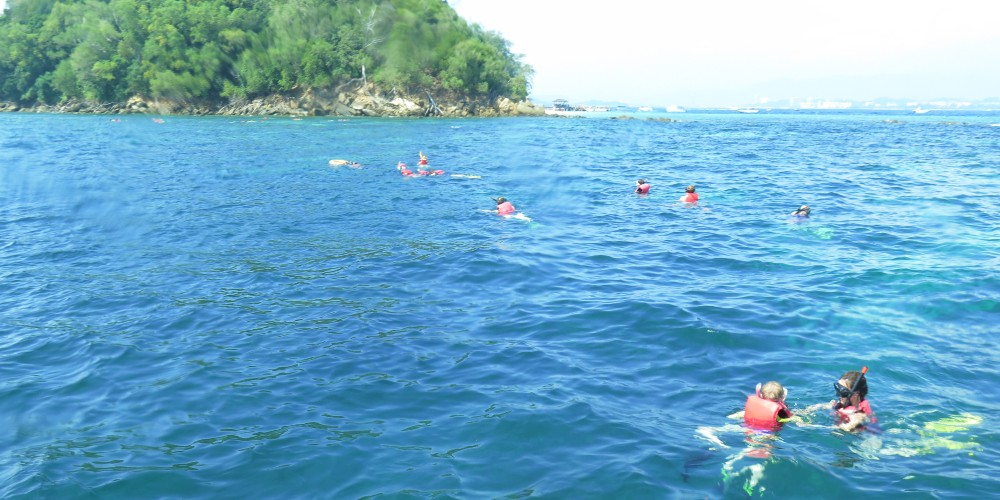 families-snorkelling-malaysia