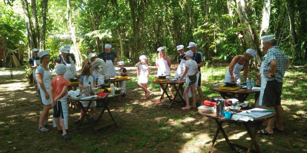 family-outdoor-cookery-class