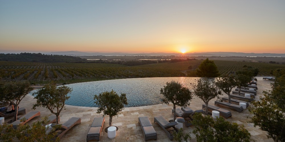 infinity-pool-at-sunset-narbonne