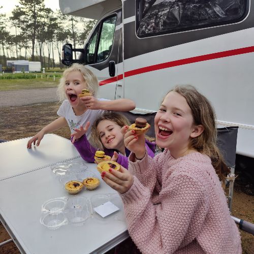 pasteis-de-nata-eating-campervan-trip