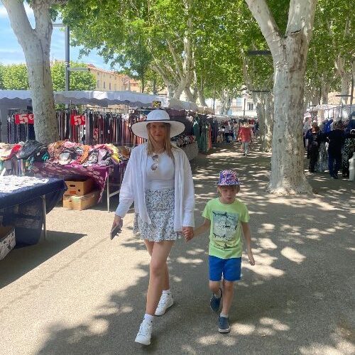 woman-and-child-narbonne-street-market