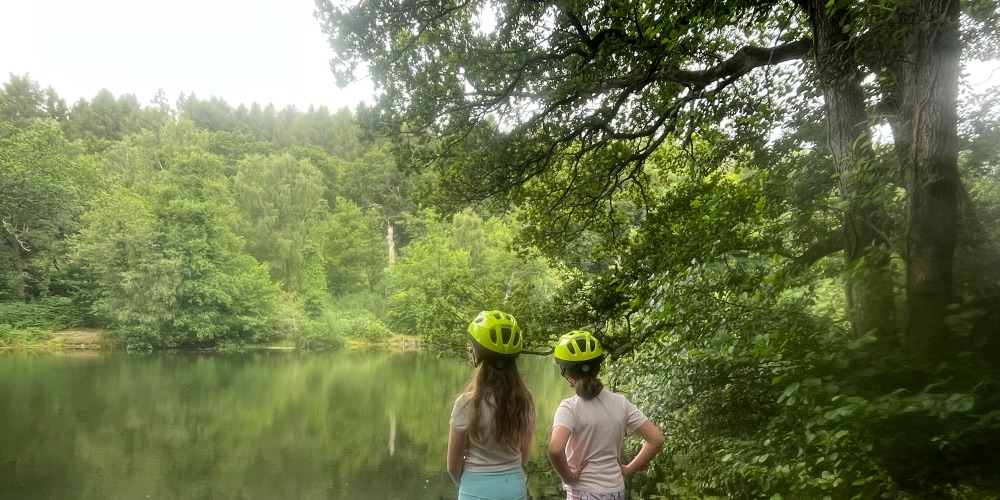 bike-ride-family-nature-break