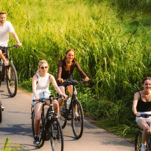 family-cycling-sri-lanka-holiday