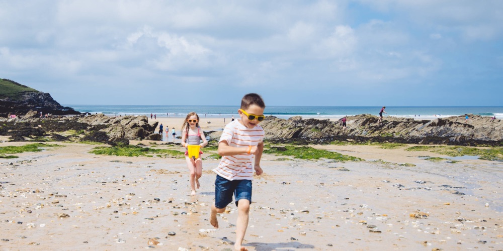 kids-running-fistral-beach