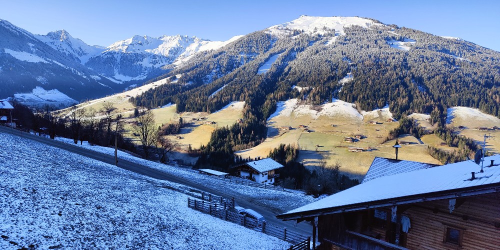 chalets-mountain-valley-tirol