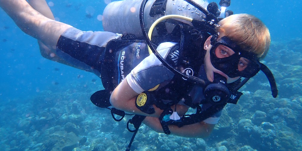 child-diving-trincomalee