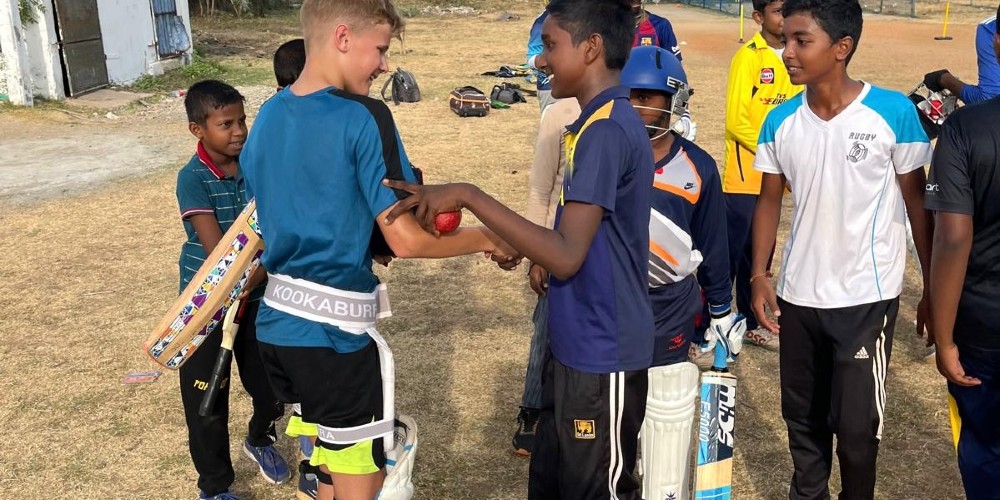 children-playing-cricket-sri-lanka-holidays