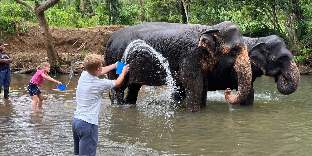 children-washing-elephants-sri-lanka-holidays