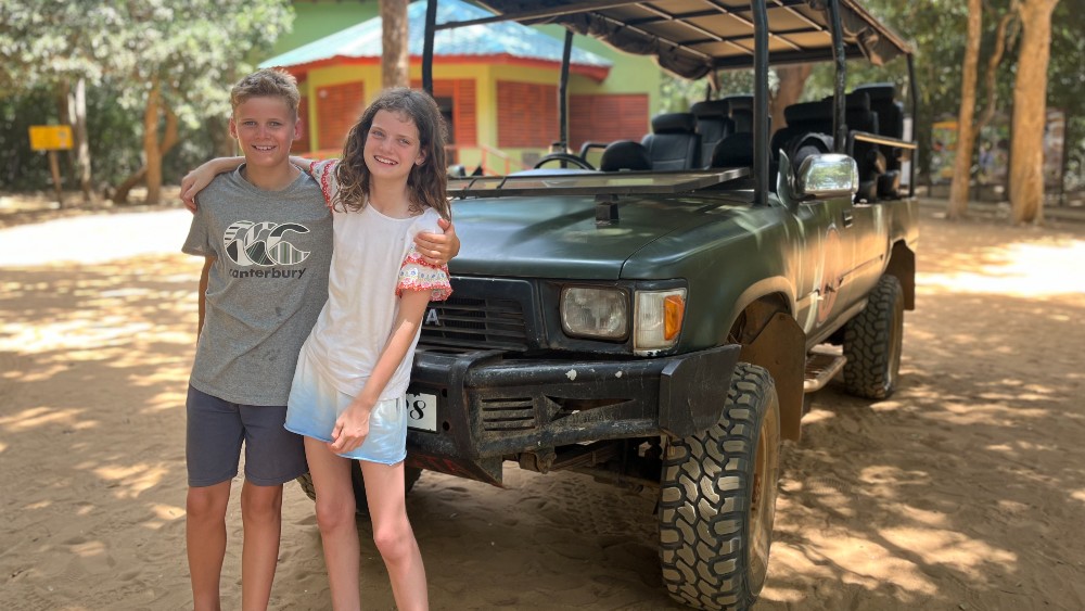 children-with-jeep-wilpattu-safari