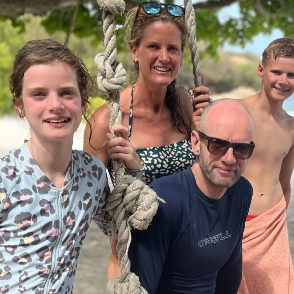 family-on-beach-trincomalee-sri-lanka-holidays