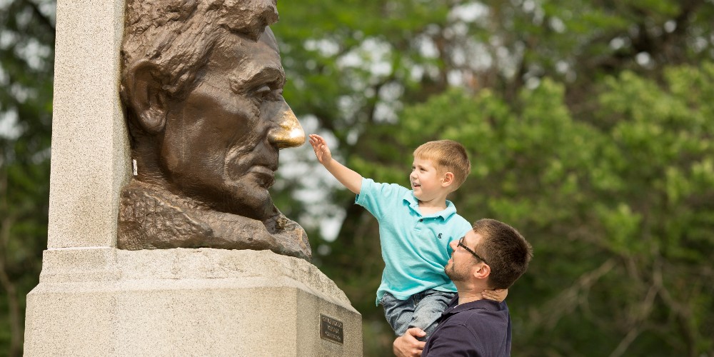 lincoln-tomb-oakridge-cemetery-springfield