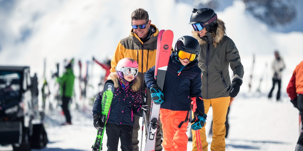 family-skiing-holiday-with-travelling-tutor