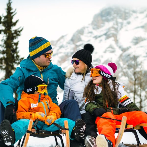 ski-dolomites-family-sledging-alex-moling