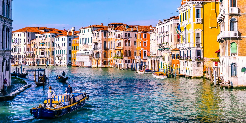 boats-canal-venice-kit-suman