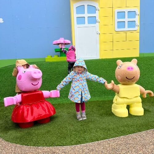 children-with-peppa-pig-billund-denmark