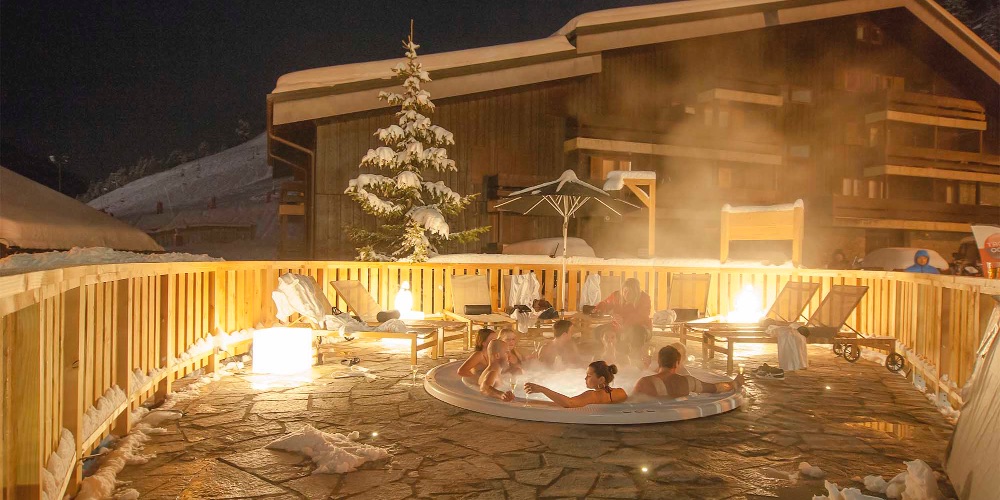 outdoor-jacuzzi-hotel-le-motaret-french-alps