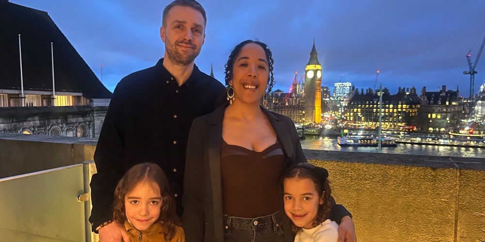 south-bank-hotels-balcony-family