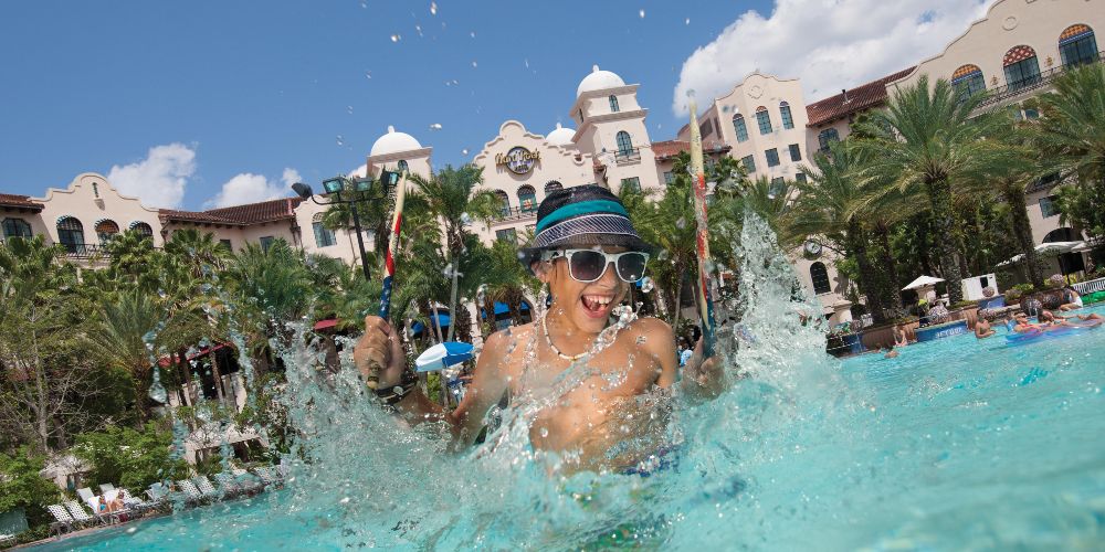 boy-in-pool-orlando-family-holiday