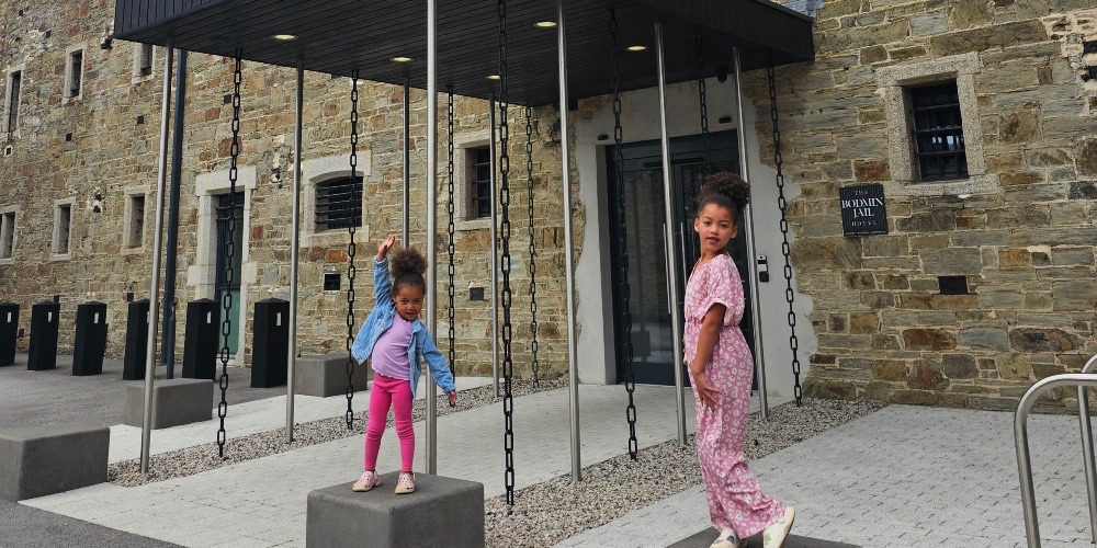 Bodmin-jail-exterior-kids
