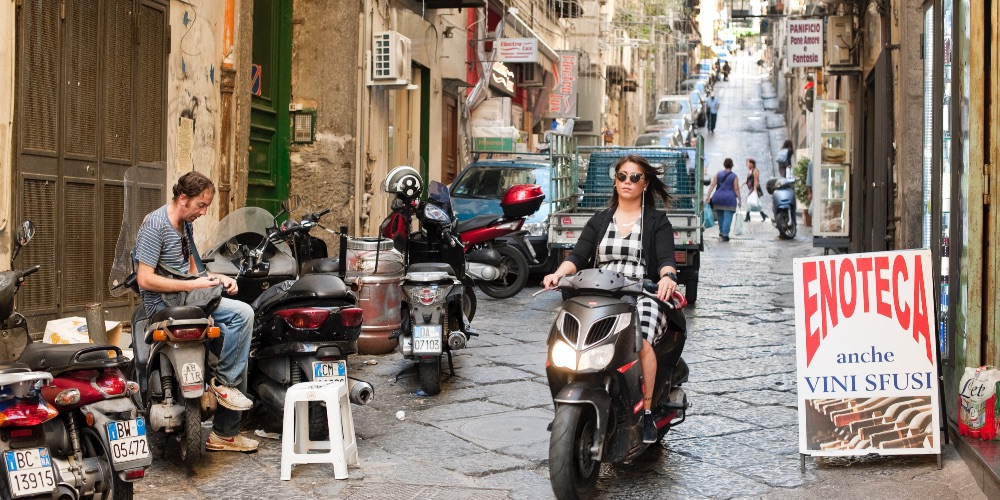 naples-scooter-street-italy