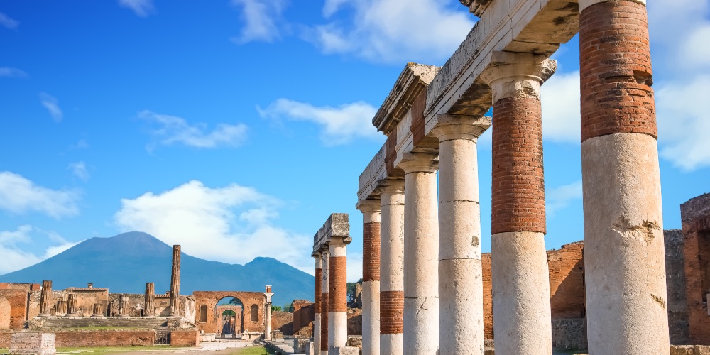 Pompeii-columns-naples-city-break