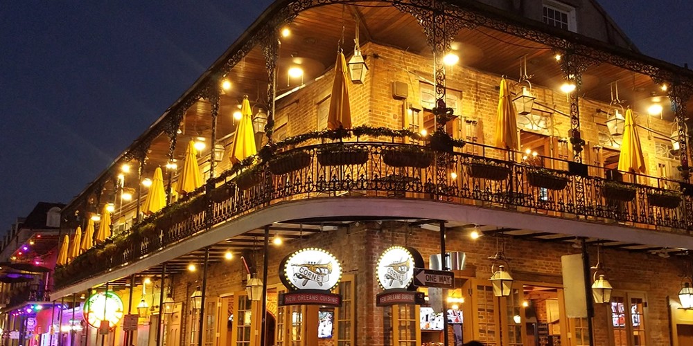 bourbon-street-balcony-cornet-restaurant