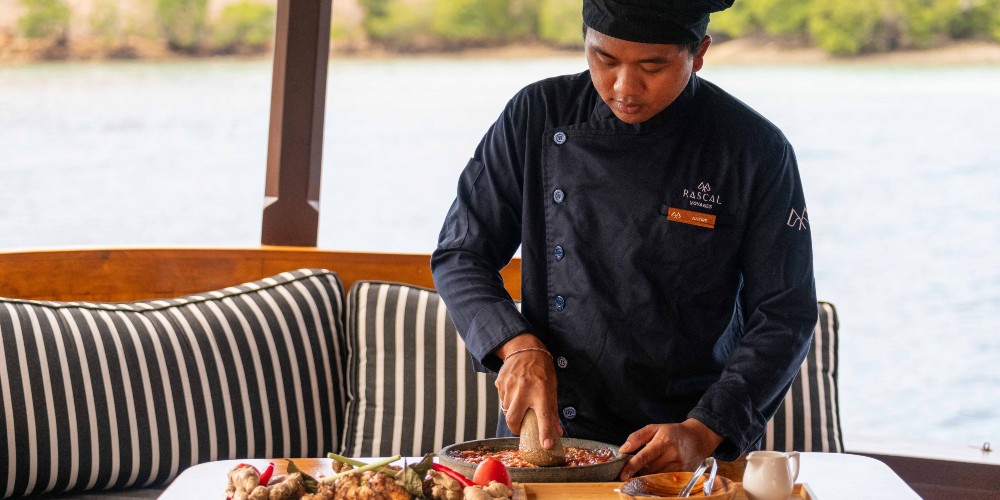 chef-andre-making-sambal-rascal-voyages