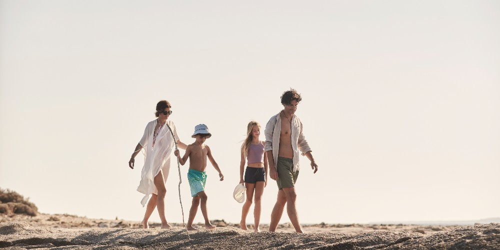 family-on-galouni-beach