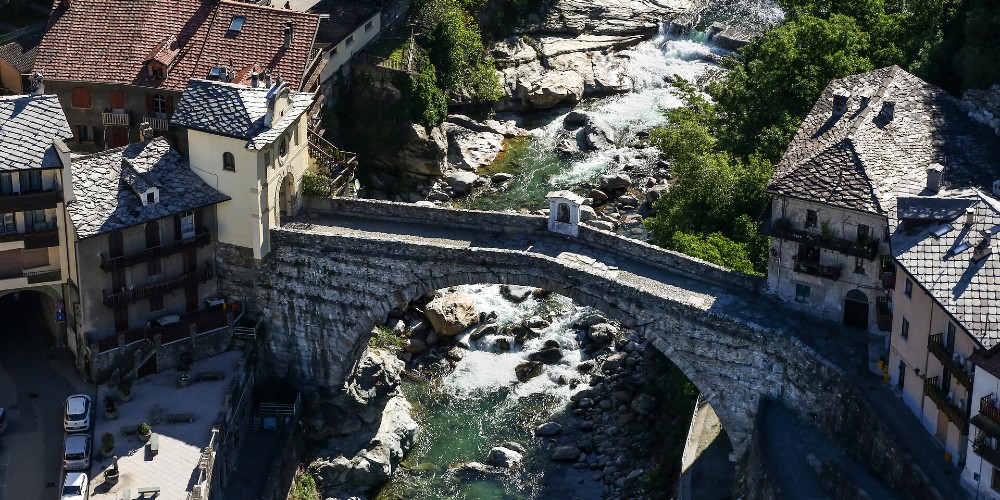pont-saint-martin-summer-in-aosta-valley
