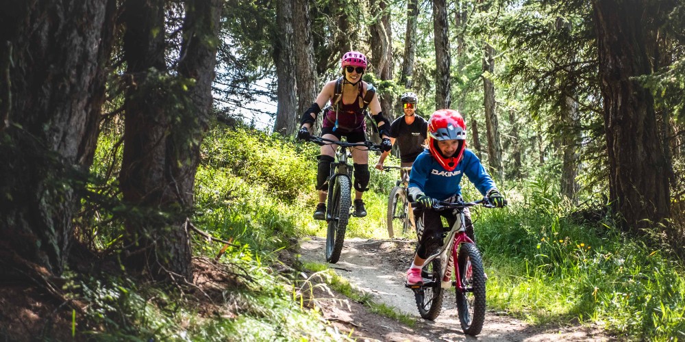 family-mountain-biking-nicolas-secerov