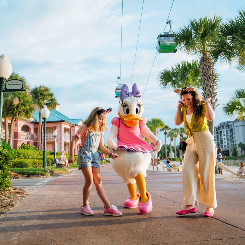 daisy-duck-skyliner