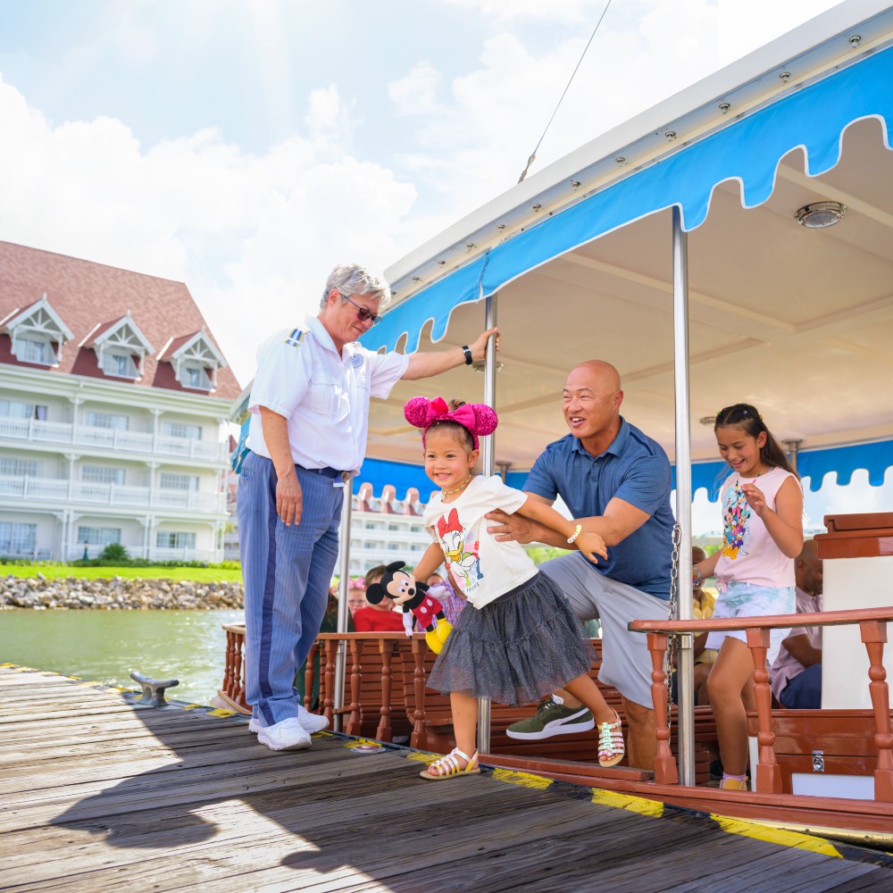 disney-resort-hotel-water-taxi