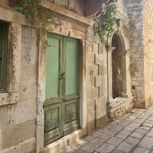 doorway-vis-town-croatia