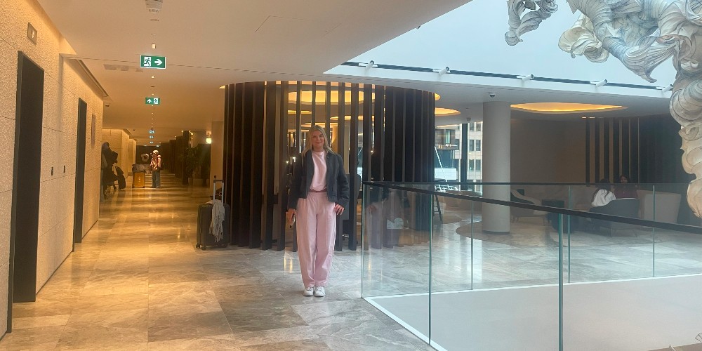 ella-foyer-the-westin-city-london-family-city-break