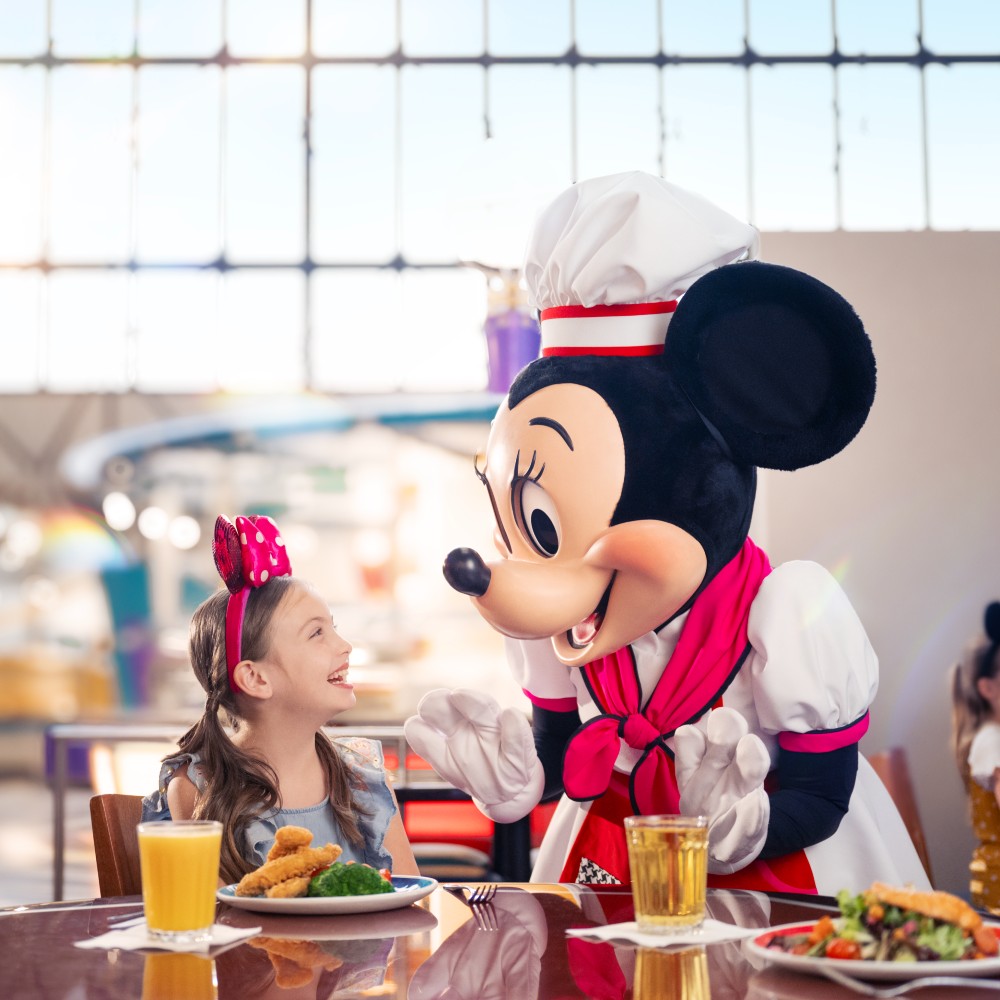 minnie-mouse-and-child-walt-disney-world-resort