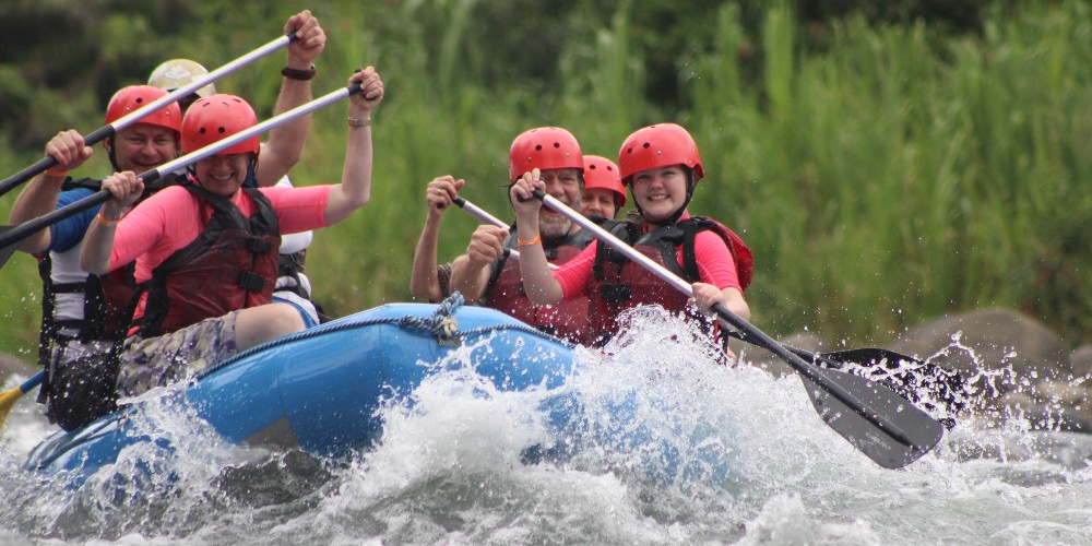 rafting-river-costa-rica-family-trip