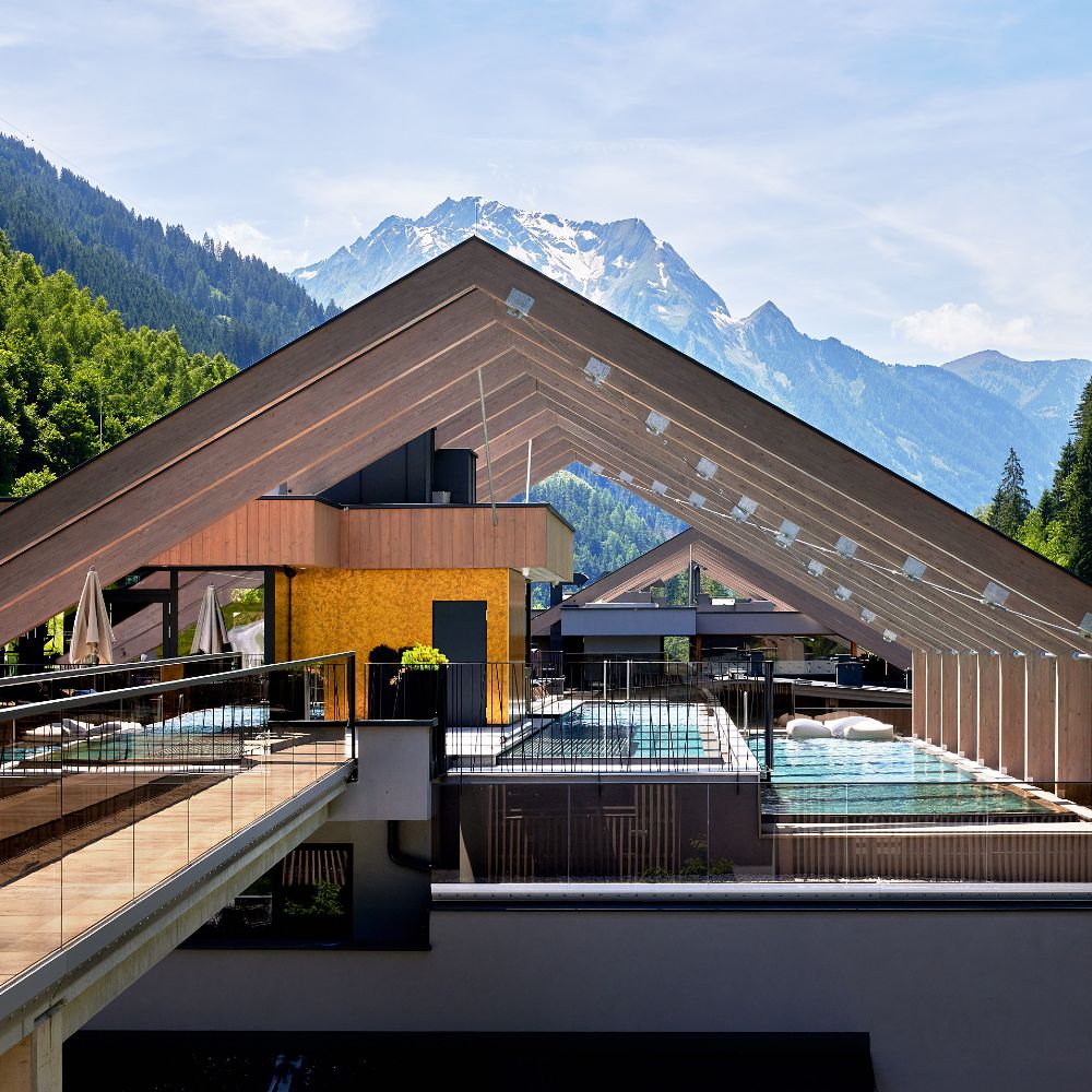 rooftop-pool-zillergrundrock-hotel
