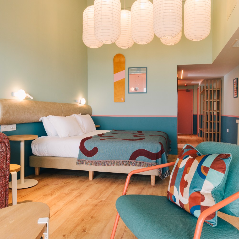 seaspace-large-studio-apartment-newquay-adj-brown