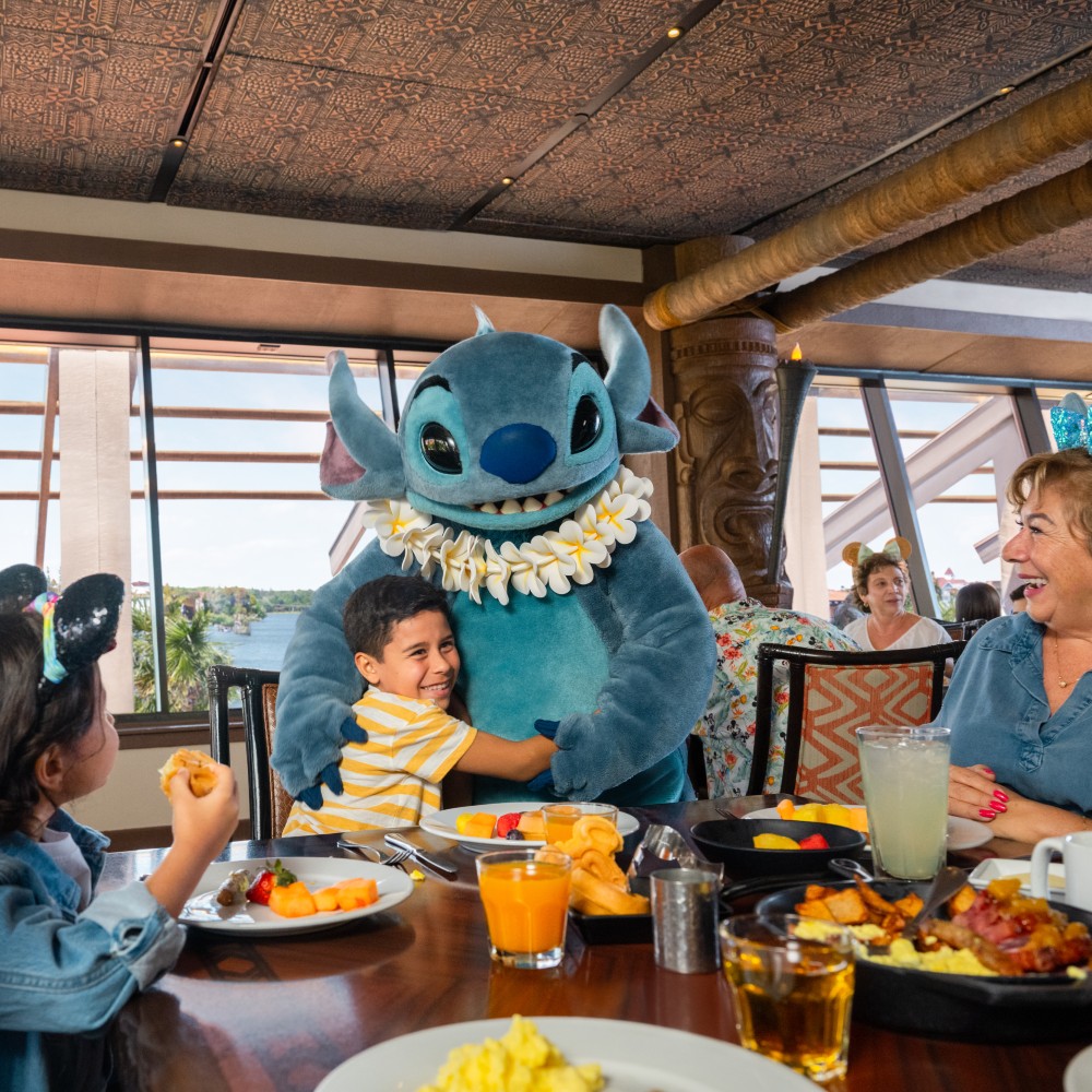 stitch-character-meet-disney-resort-hotel