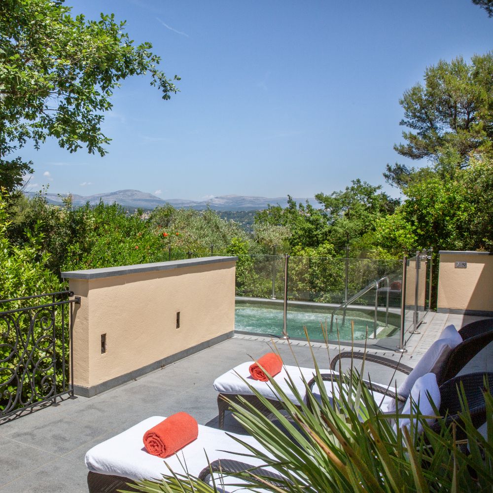villa-terrace-south-of-france