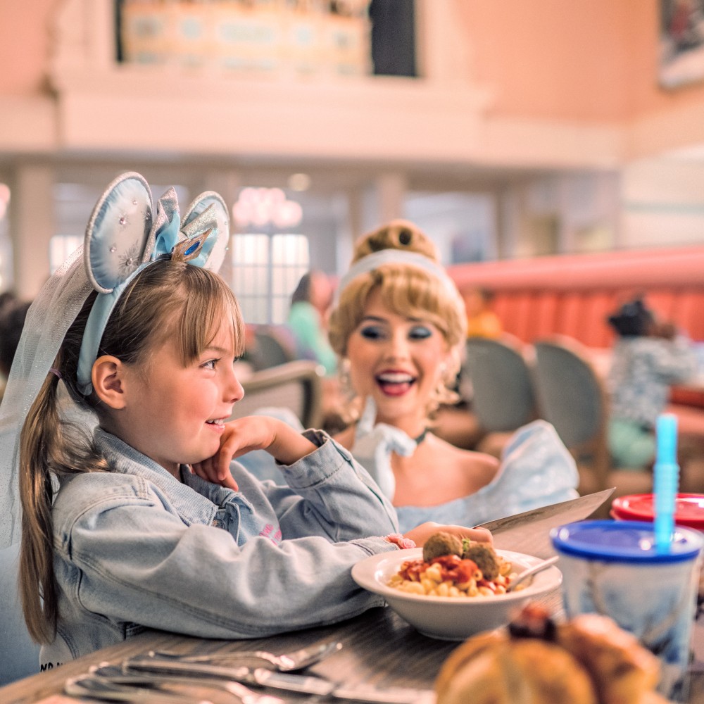 cinderella-character-meet-walt-disney-world-resort-florida