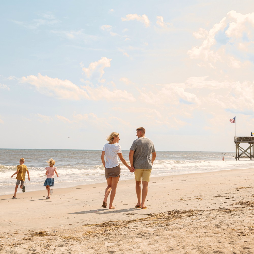 family-by-sea-south-carolina-beach-holiday