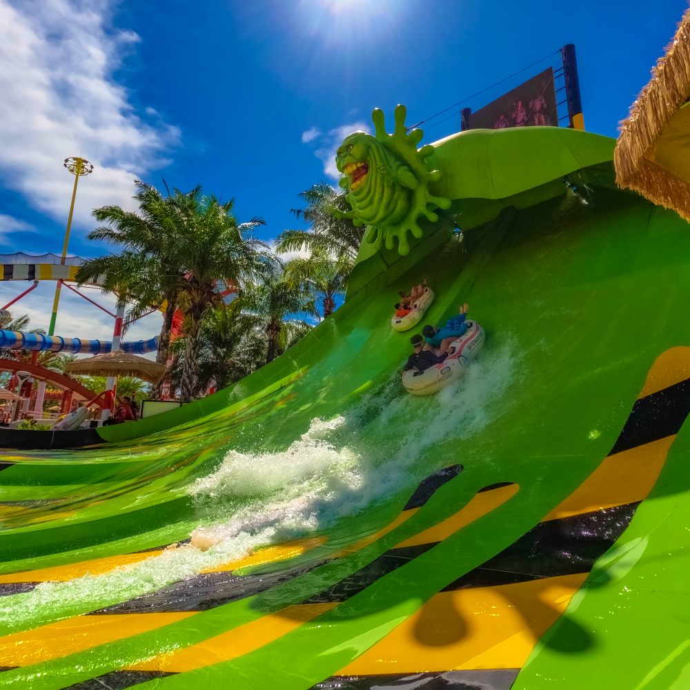 slimer-waterslide-columbia-pictures-aquaverse