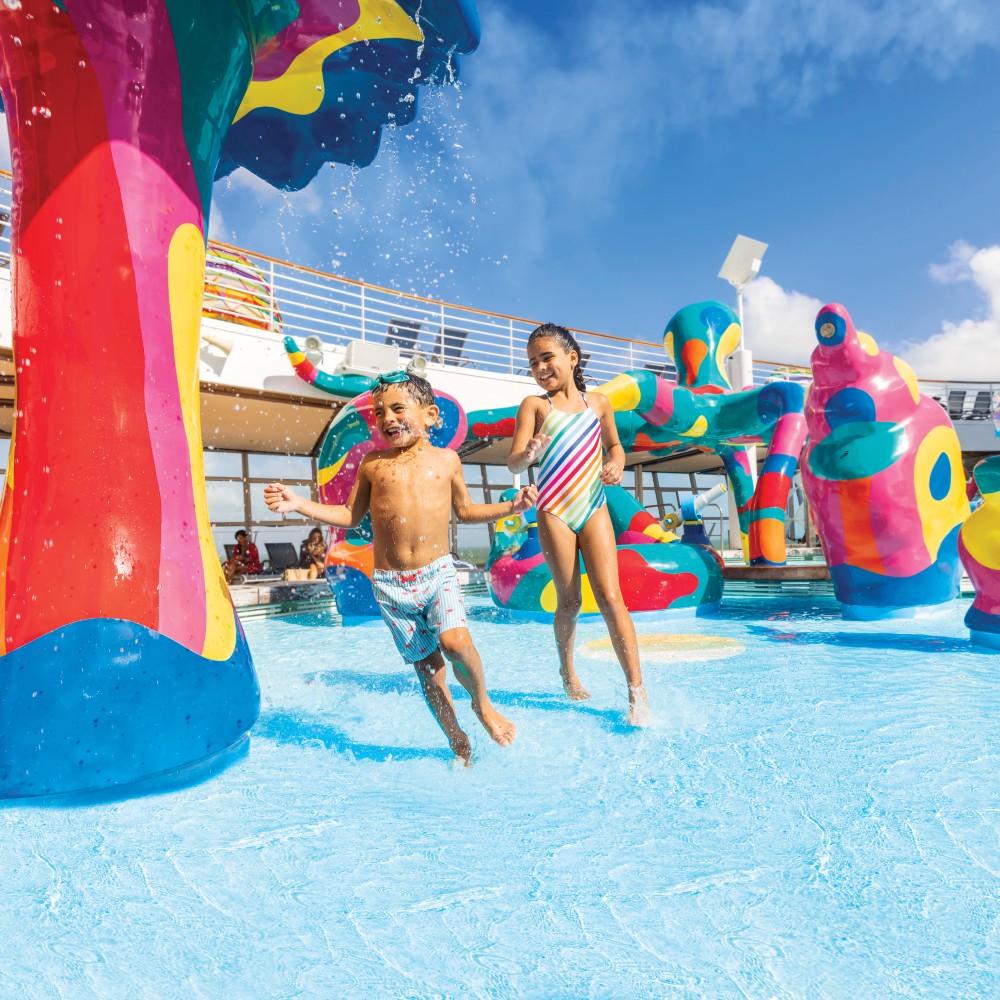 children-playing-in-waterpark