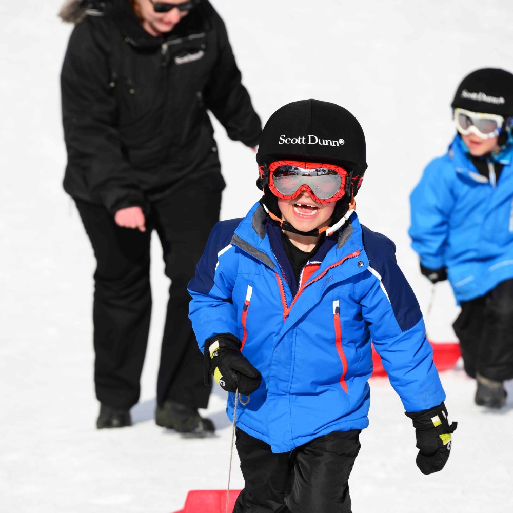 children-playing-scott-dunn-luxury-family-ski-holiday-private-nanny-service