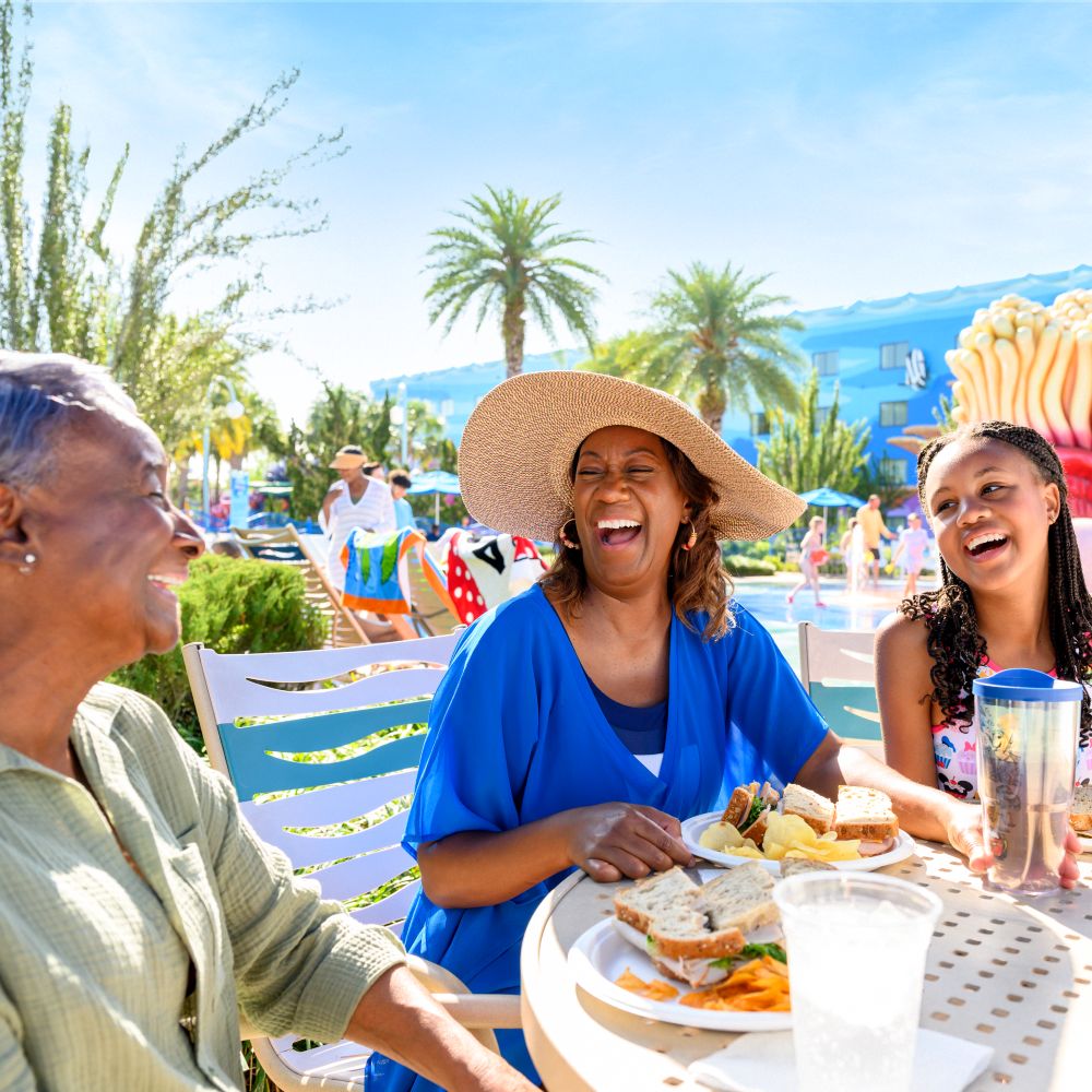 outdoor-eating-family