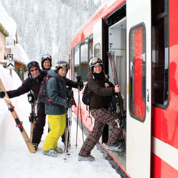 family-ski-holidays-by-train-chamonix-daniel-elkan